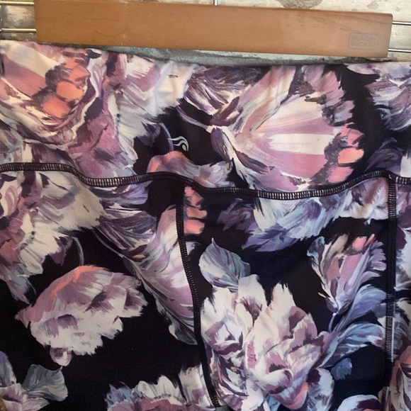 Ideology Black and Purple Floral Mesh Ankle Workout Cropped Leggings Size L - Picture 5 of 7